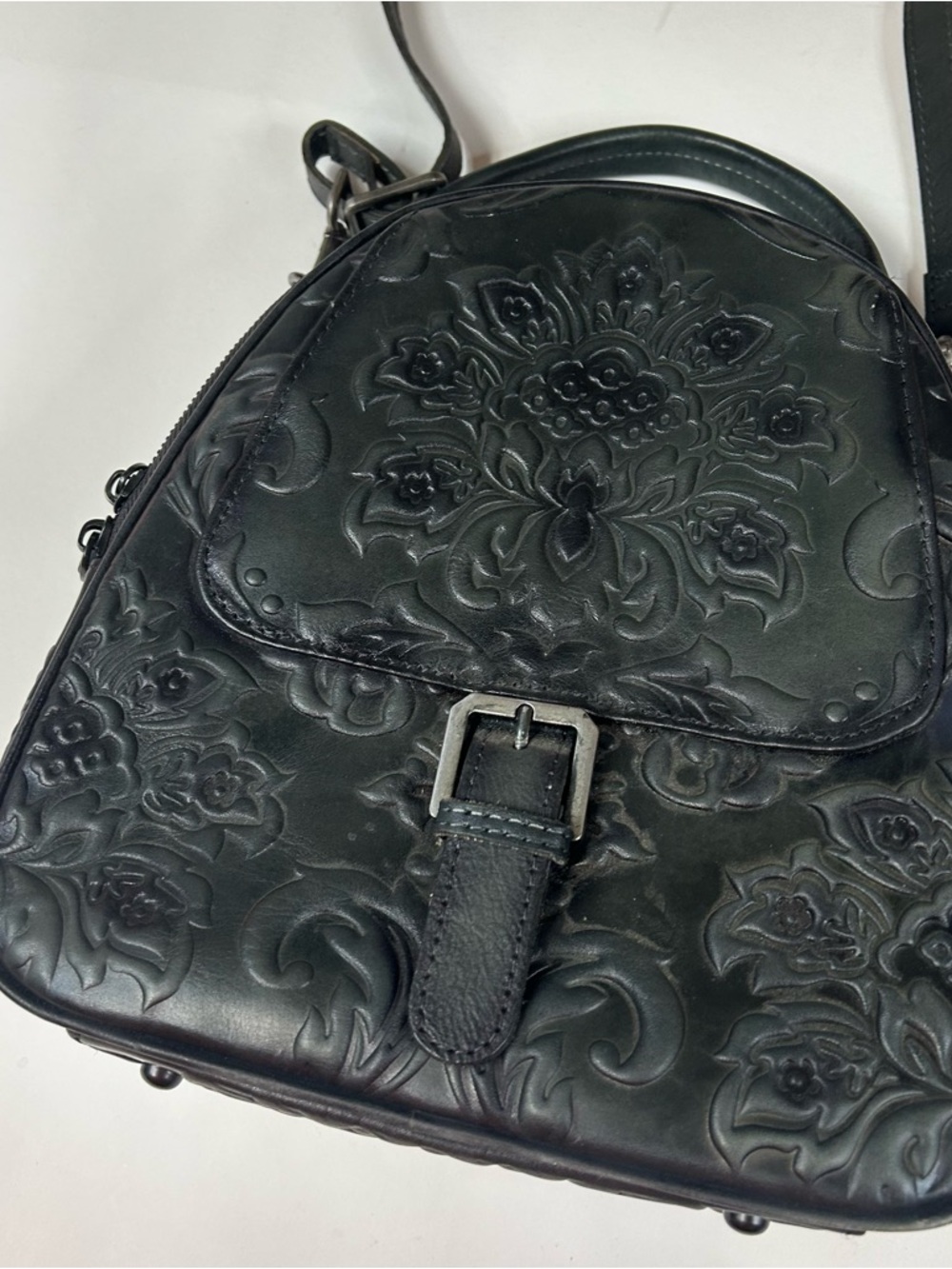Vintage Feigitor Women’s Crossbody Backpack Purse Black Floral Embossed #1031 - Picture 4 of 15